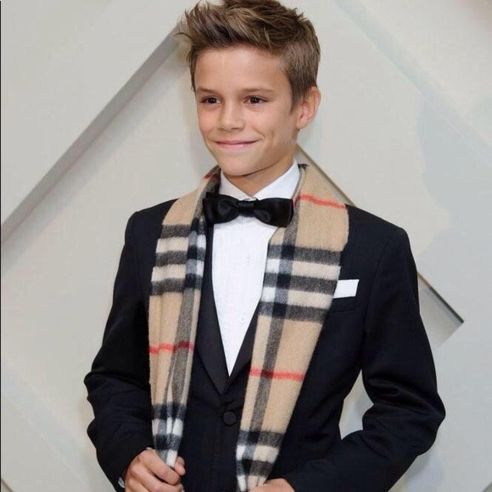 Burberry Scarf - Picture 3 of 5